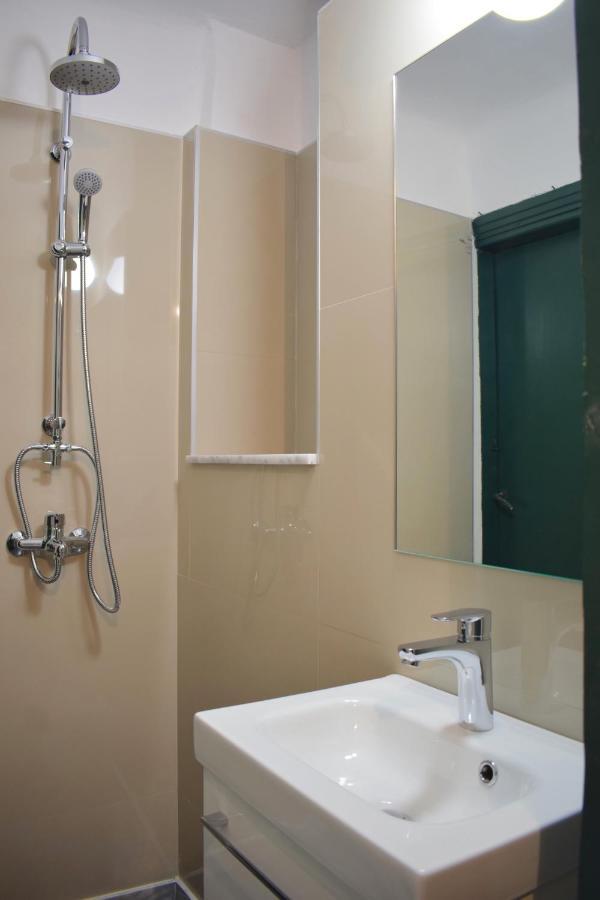 Stylish, Basement Studio With Roof Top Access - Ep9B Atenas Exterior foto